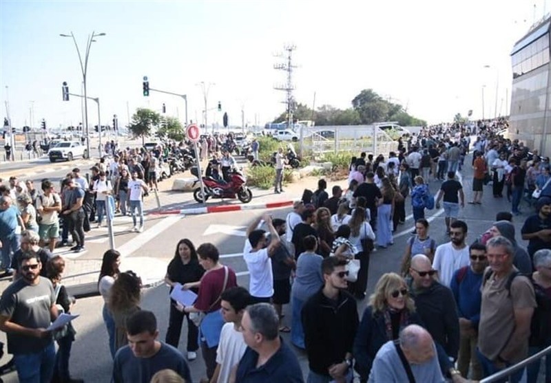 SİYONİSTLER İŞGAL ALTINDAKİ TOPRAKLARDAN KAÇMAK İÇİN VİZE KUYRUĞUNDA 