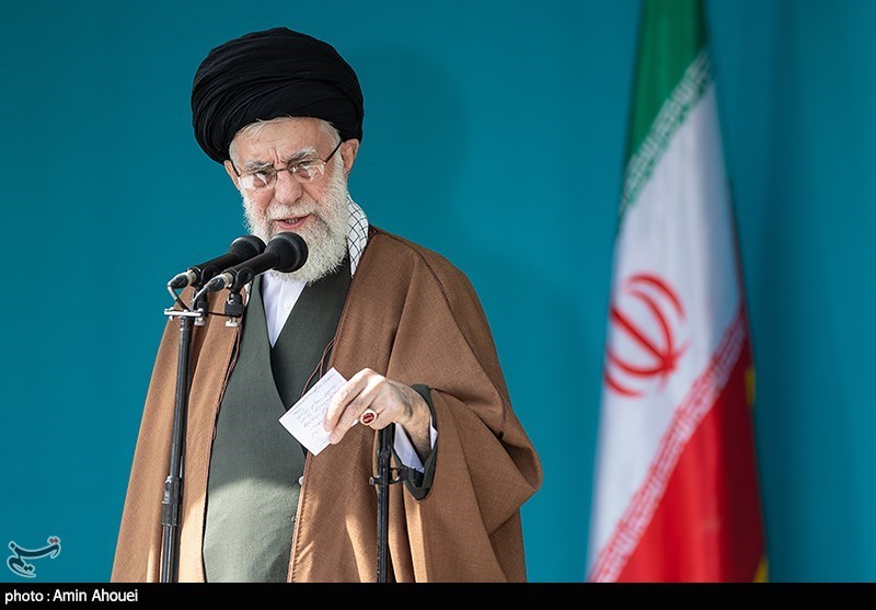 İMAM HAMANEY: ABD VE SİYONİST REJİM FİTNECİLERE DESTEK VERİYOR 