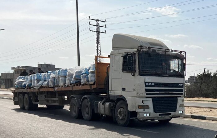 GAZZE'YE İNSANİ YARDIM TIRLARI GİRMEYE BAŞLADI