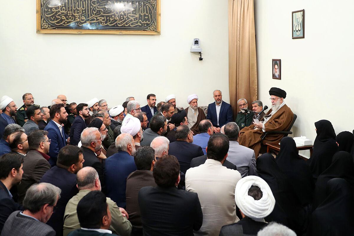 İMAM HAMENEİ: ALLAH'IN YARDIMIYLA ZAFER DİRENİŞ CEPHESİNİN OLACAKTIR