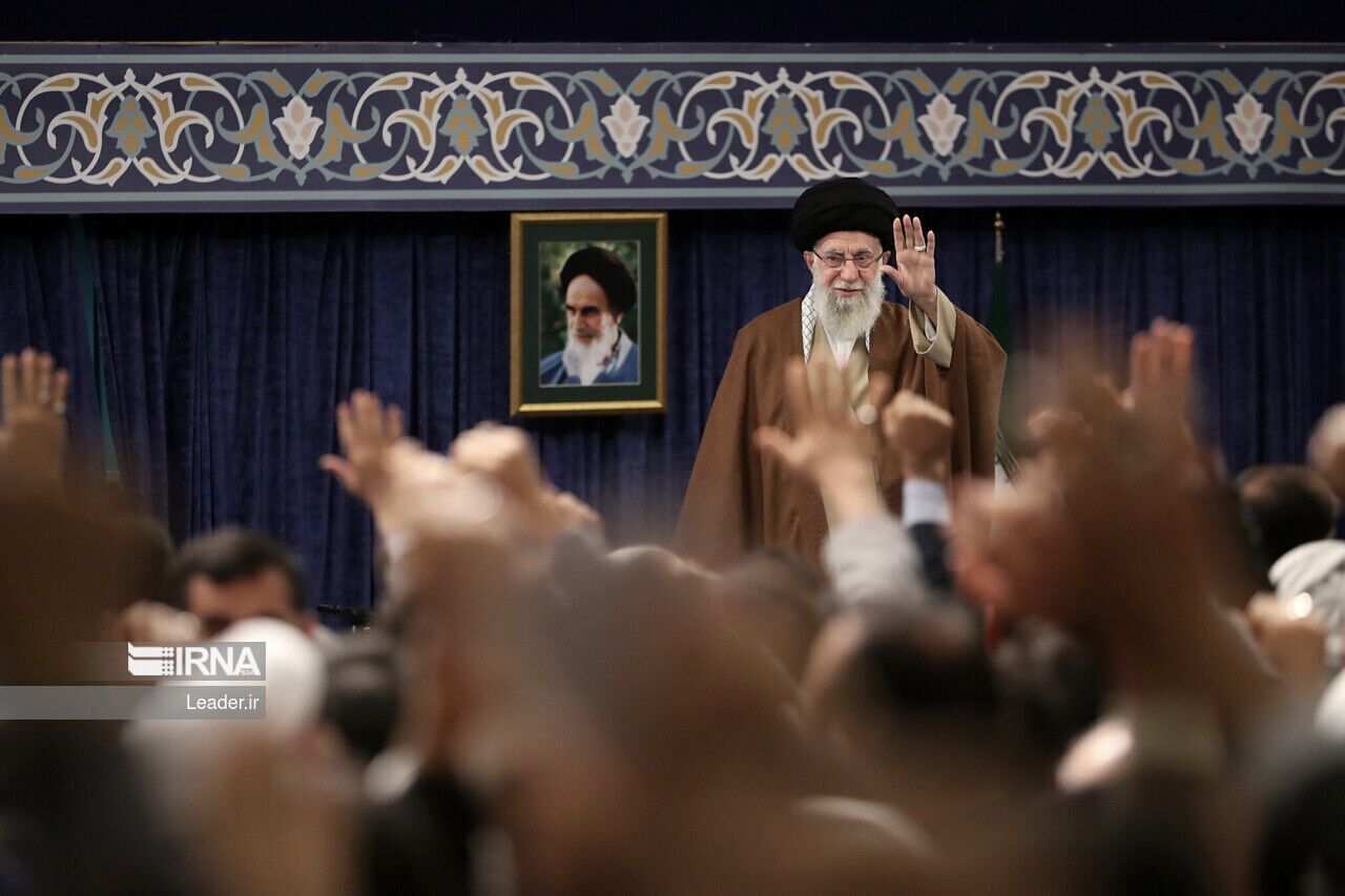 İMAM HAMENEİ: BİZ SİYONİST REJİMİN ALÇAKÇA SALDIRILARINA KARŞI KOYAN HER YERDEKİ DİRENİŞ HAREKETLERİNİ DESTEKLİYORUZ