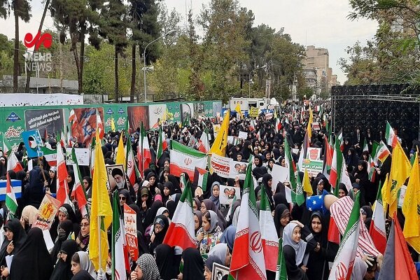 İRAN'DA ABD KARŞITI GÖSTERİLER DÜZENLENİYOR