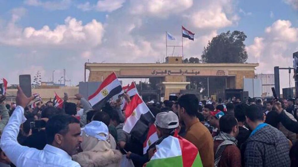 YÜZLERCE MISIRLI REFAH SINIR KAPISINDA TRUMP'I PROTESTO ETTİ